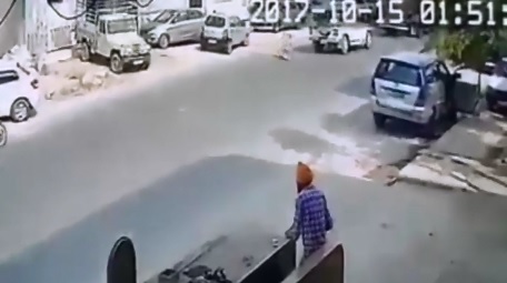 Sad Shocking video shows Little Girl Hit and killed by Truck Running Across the Road 
