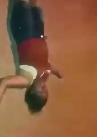 Brutal Female Fight Ends in Possible Death as Girl Whacks her Head on the Concrete 