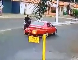 Motorcyclist is killed Instantly trying to Outrun a Vehicle in the Road 