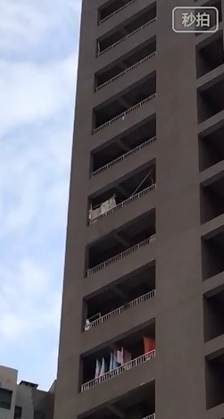 Suicidal man Jumps from his Balcony..Hits a Couple Ledges on the Way Down 