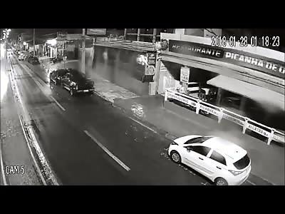 CCTV Man Confused in the Road Dies Instantly 