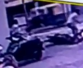 2 Men on Motorcycle are Hacked with Machete by Crazy Executioner 