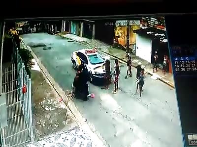 Cop is Killed in Freak Accident while Fighting Street Thugs in Brazil 