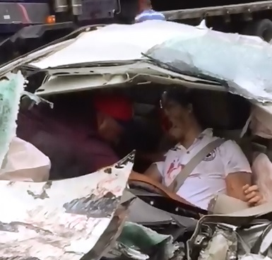 Dying Man is Comforted in the Final Moments of his Life after Traffic Collision 