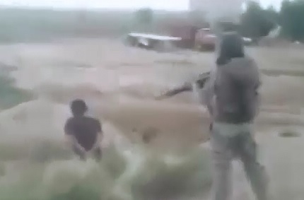 Quick Side of the Road Execution of ISIS Member by Syrian Army 