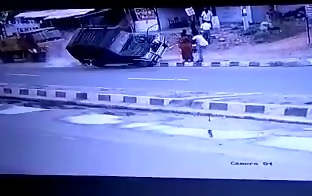 Out of Control Truck Kills 3 Innocent Pedestrians? 