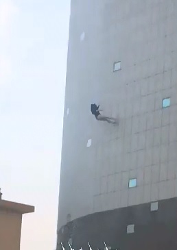 Cell Phone catches the Tail Ending of a Woman's Suicide from Tall Building 