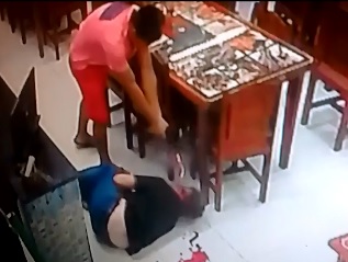 Wow Rare Gorey Up Close Execution of Man..Head Explodes on the Floor 