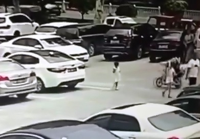 Shocking Sad Video shows Little Girl Run Over Killed in Parking Lot 