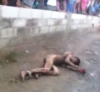 Thief Burned and Beaten by Mob Dying in Total Agony