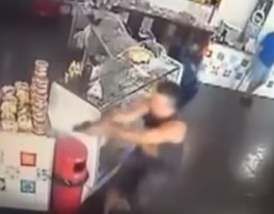 Man reacts to robbery and shoots thief 