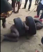 Angry Mob Brutally Beat and Lynch man Suspected of Stealing in Lagos