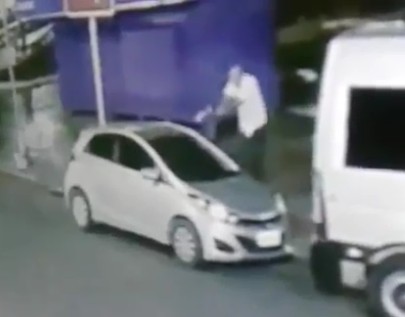 Man Lets Thief Enter his Car Then Kills Him