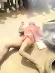 Thief is Beaten and Burned Alive in Front of the Crowd