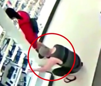 Father Catches and Beats Man Taking Upskirt of his Daughter