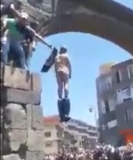 DAESH Member Captured and Hanging in Public to Cheering Crowd