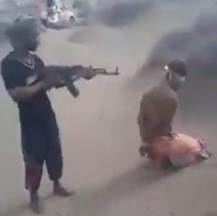 Yemeni Rebels Executing Yemeni Soldiers