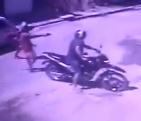 Clod Blooded: Man Shot to Death after He Calmly Gives them His Bike and Helmet 