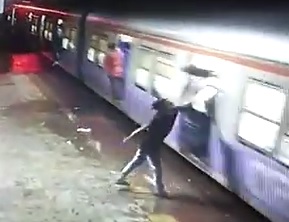 Thief Tries to Steal Phone But Accidentally Kills Man on Train