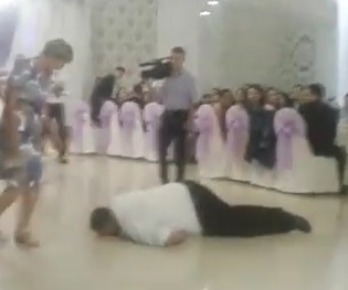 Fat Guy Dies at a Wedding From Too Much Dancing 