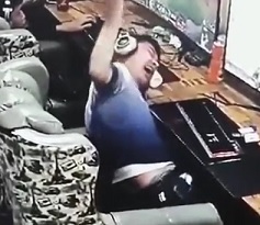 Dude Dies From Playing Video Game for 24hrs Straight at Cafe