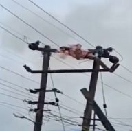 Dude Electrocuted to Death (w/ground aftermath)