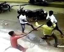 Dude in Yellow Attacked by 3 Thugs 