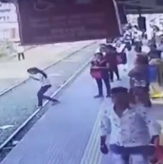 SAD: School Girl Jumps In Front of Train Before School