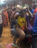 Female Kidnapper Savagely Beaten by Mob