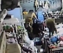 Dude in Yellow Stabs Female Shop Owner Multiple Times