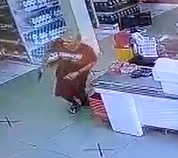 Dude Chased and Executed in Store.