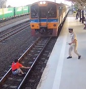 Security Guard is Too Slow to Save Suicidal Woman