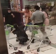 Thief Stabs Three Security Guards In Chilean Supermarket.