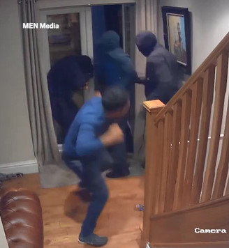 Moment Businessman Fights Off 4 Armed Robbers With His Bare Hands!
