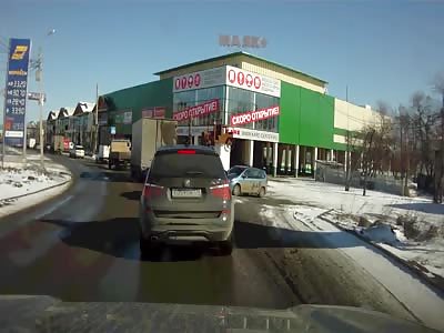 QUICK CAR CRASH FROM RUSSIA