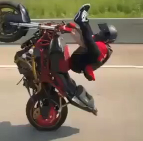 Idiot biker causes motorcycle pile-up.