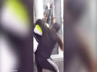 Female brutally attacks girl in street fight in Glasgow