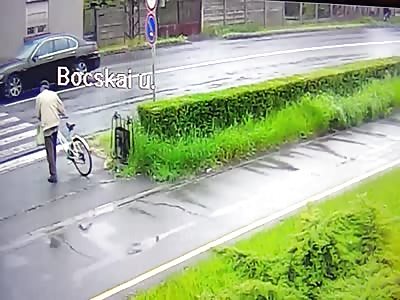 Fatal: Old Man and His Bycicle Sent to Fly While Crossing the Street