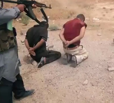 ISIS Execution Two Iraqi soldiers headshots
