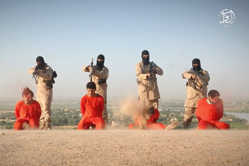 ISIS Executes 8 Prisoners with Shots the Pistol and Machine Gun