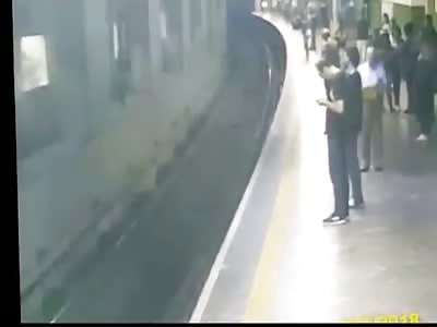 Part 1: Woman is thrown on the rails of the subway of the city of SÃ£o Paulo