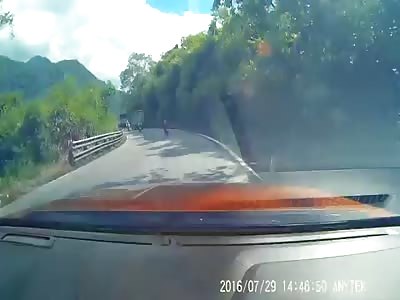 DANGEROUS OVERTAKING ALMOST KILL COUPLE AND BABY