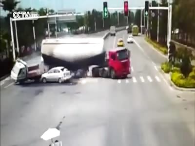 WATCH: CEMENT TANKER LOSES CONTROL, CRUSHING CAR ON A CROSSROAD