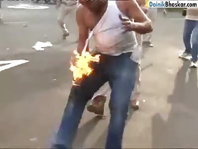 MAN SETS HIMSELF ON FIRE  AND JUMPS IN FRONT OF GOVERNOR'S CAR