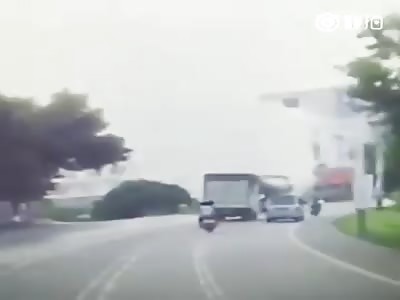 SHOCKING AND BRUTAL MOTORCYCLE VS TRUCK ACCIDENT