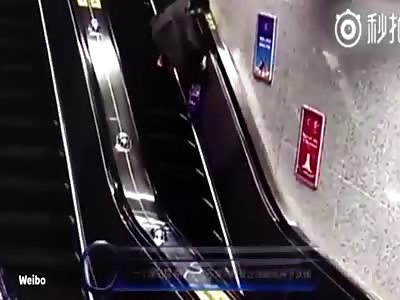 DEFINITELY THE CHINESE HAVE PROBLEMS WITH ESCALATORS!