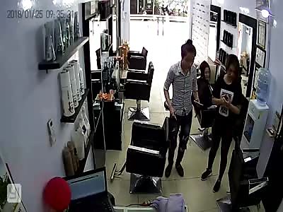 iPHONE EXPLODES IN HAIR SALOON