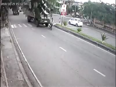 MOTORCYCLIST BEING CRUSHED AND DEAD BY TRUCK