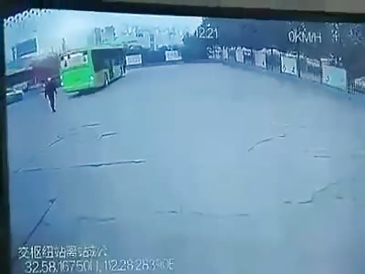 DISTRACTED MAN RUN OVER BY BUS