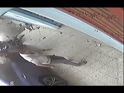 BRUTAL ACCIDENT: MAN IS CRUSHED AGAINST WALL